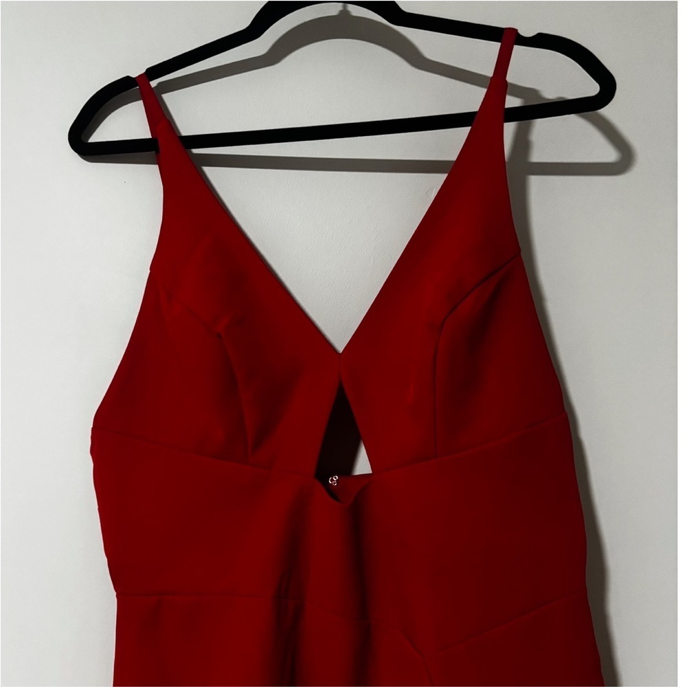 Mac Duggal Red Gown Cut Out Slit Size 6 - Picture 4 of 9